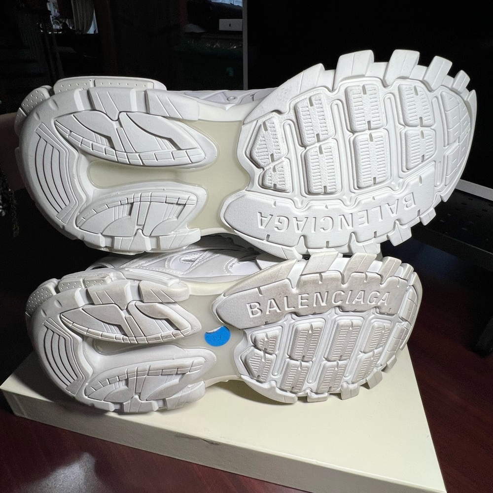 BALENCIAGA
Track Sneakers - Picture 12 of 12
